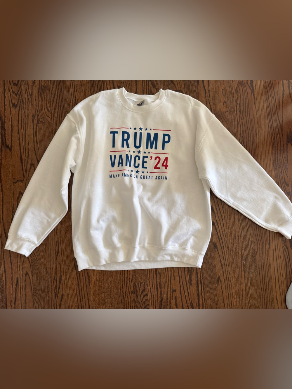 Men’s white crew neck sweatshirt Trump Vance size XL new no tags